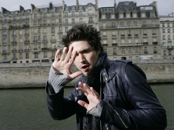 1600x1200 Matt dallas, Celebrity, Brunette, Walking, Emotion, Hands